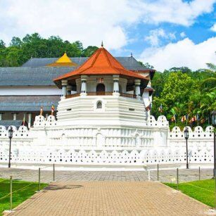 Temple of theTooth - Top Destination in Sri Lanka